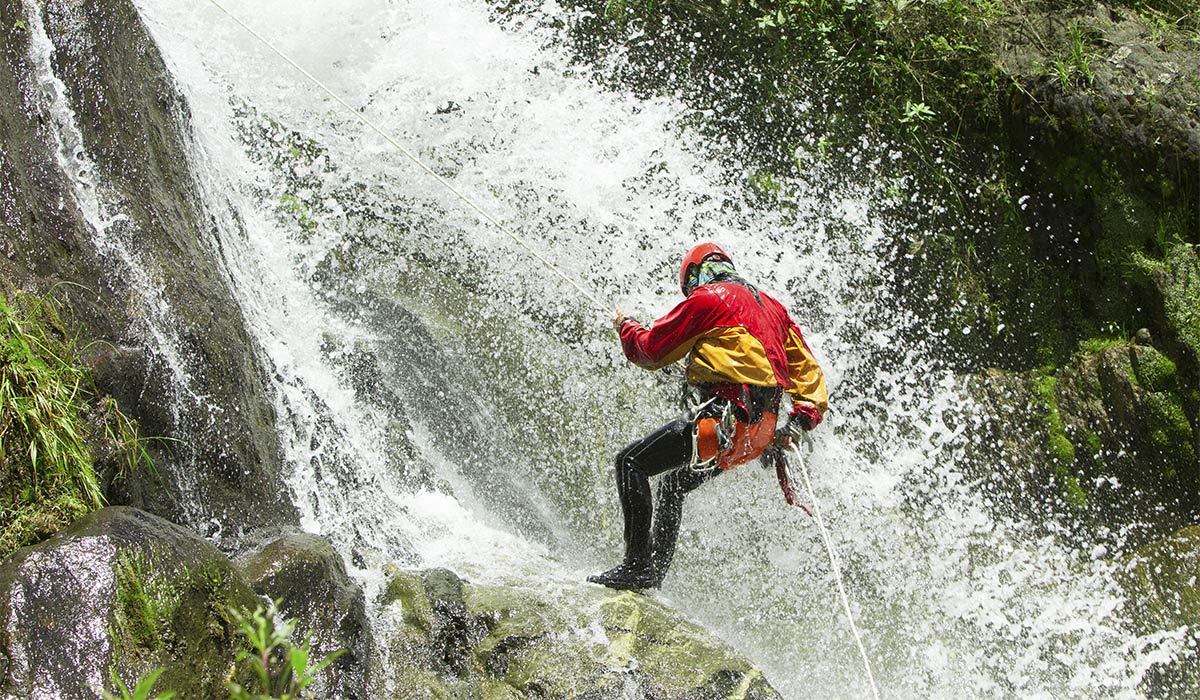 CANYONING